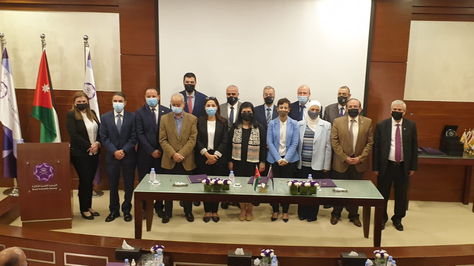  توقيع اتفاقية تعاون بين جامعة الحسين بن طلال والجمعية العلمية الملكية. 